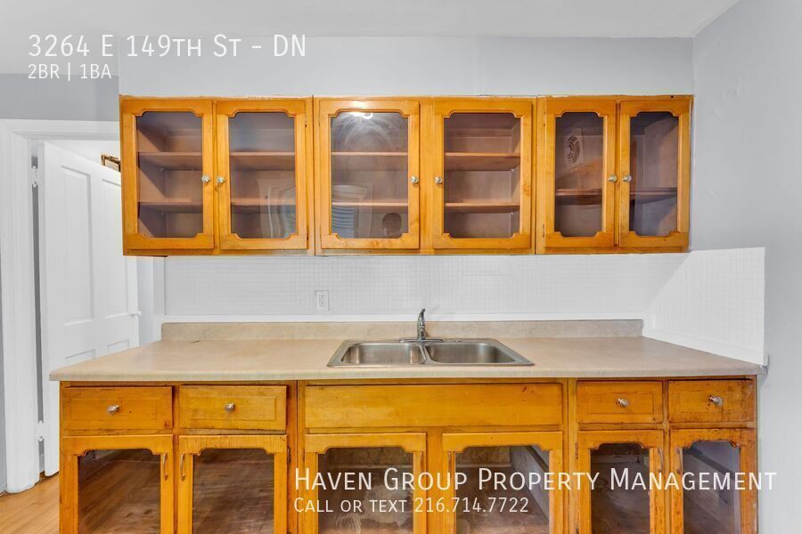 3264 E 149 St| DN, Cleveland- Spacious 2 bed 1 bath multi-family home! property image