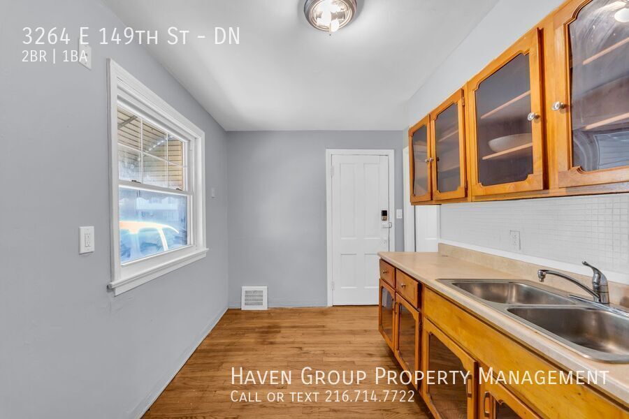 3264 E 149 St| DN, Cleveland- Spacious 2 bed 1 bath multi-family home! property image