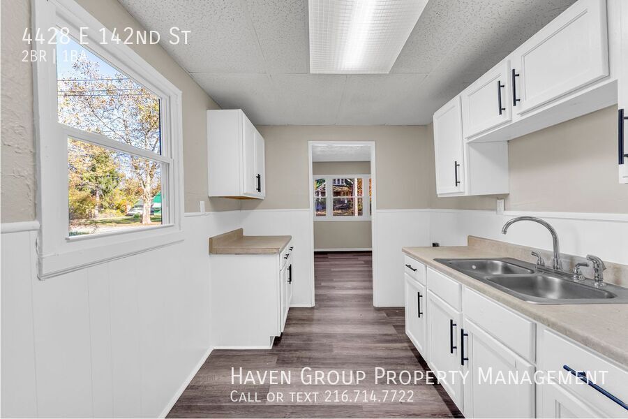 4428 E 142nd St, Cleveland - Spacious 2-bed 1-bath single-family home! property image