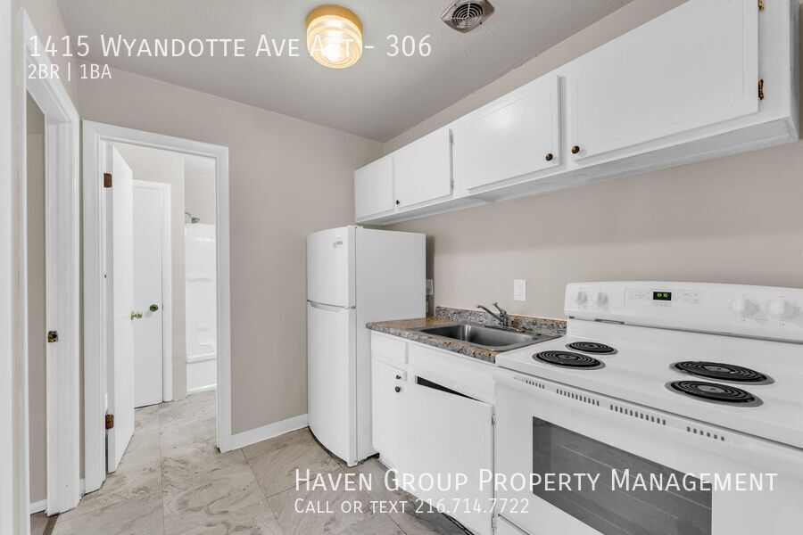 1415 Wyandotte Ave | Unit 306, Lakewood, OH 44107 - Spacious 2-bed 1-bath apartment! property image