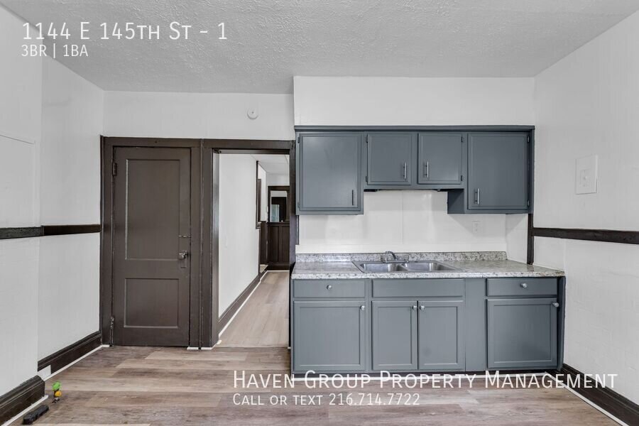 1144 E 145th St Cleveland, Ohio, 44110 - Spacious 3-bed 1-bath multi-family home! property image