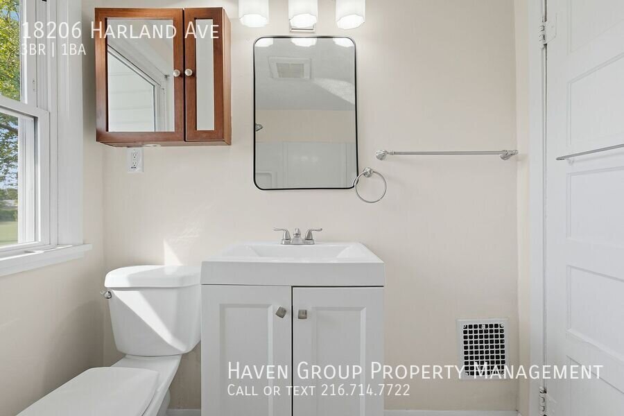 18206 Harland Ave, Cleveland - Spacious 3 bed 1 bath single family home! property image