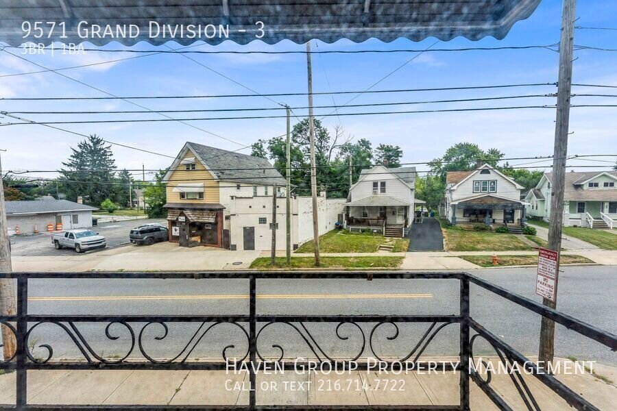 9571 Grand Division Ave | Unit 3, Cleveland, OH 44125- Spacious 3-bed 1-bath apartment! property image