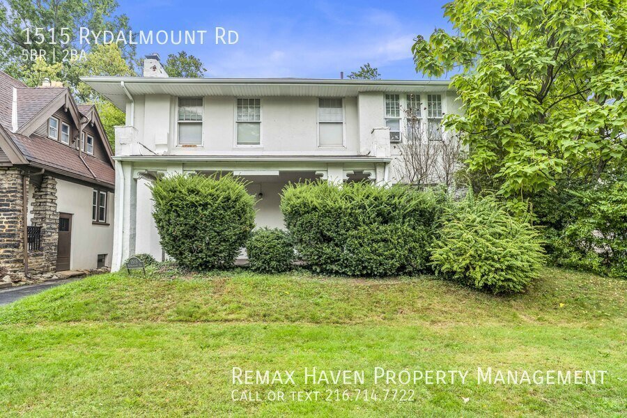 1515 Rydalmount Dr, Cleveland Heights - Spacious 5-bed 2-bath single-f property image