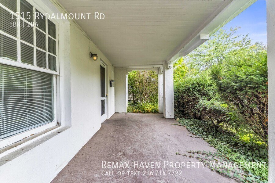 1515 Rydalmount Dr, Cleveland Heights - Spacious 5-bed 2-bath single-f property image