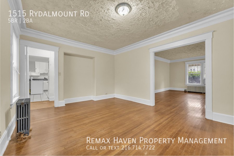 1515 Rydalmount Dr, Cleveland Heights - Spacious 5-bed 2-bath single-f property image