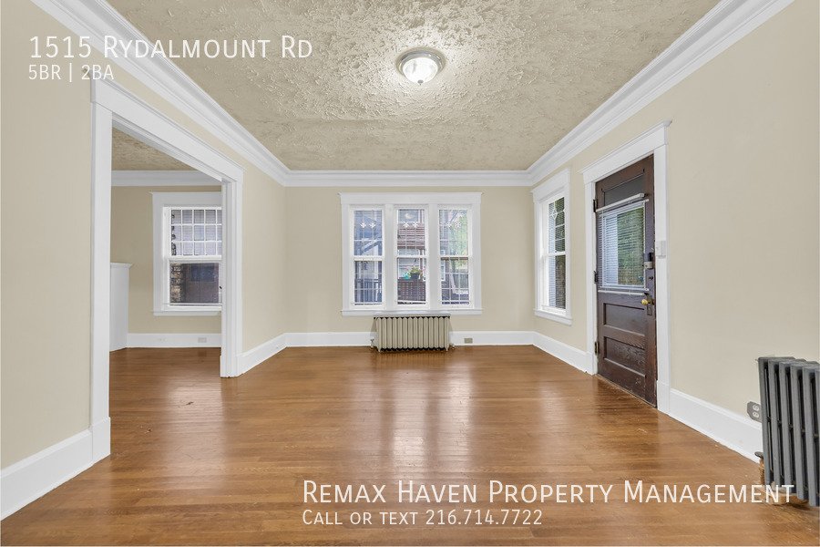 1515 Rydalmount Dr, Cleveland Heights - Spacious 5-bed 2-bath single-f property image
