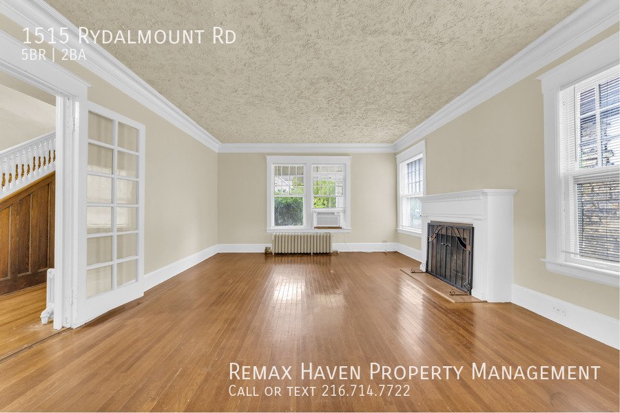 1515 Rydalmount Dr, Cleveland Heights - Spacious 5-bed 2-bath single-f property image