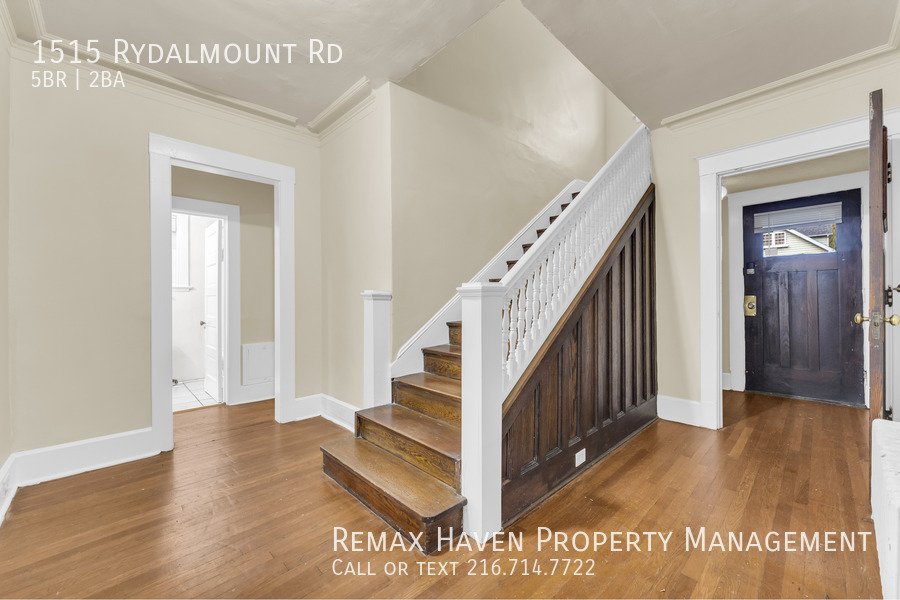 1515 Rydalmount Dr, Cleveland Heights - Spacious 5-bed 2-bath single-f property image