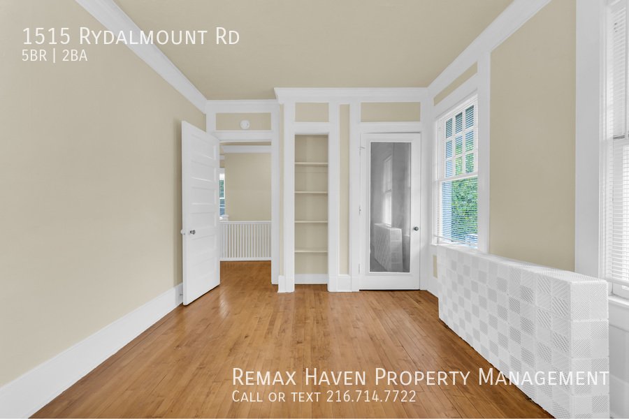 1515 Rydalmount Dr, Cleveland Heights - Spacious 5-bed 2-bath single-f property image