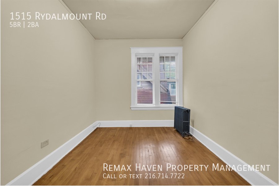 1515 Rydalmount Dr, Cleveland Heights - Spacious 5-bed 2-bath single-f property image