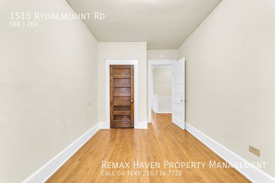 1515 Rydalmount Dr, Cleveland Heights - Spacious 5-bed 2-bath single-f property image
