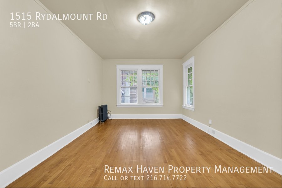 1515 Rydalmount Dr, Cleveland Heights - Spacious 5-bed 2-bath single-f property image