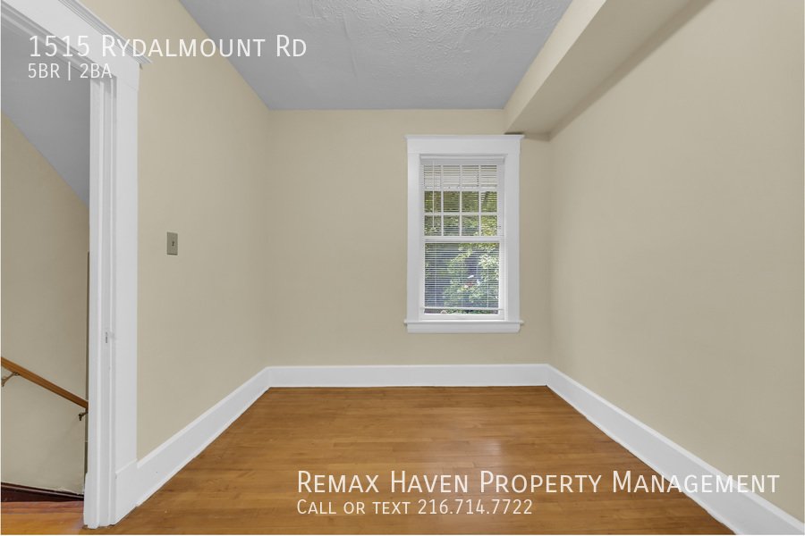1515 Rydalmount Dr, Cleveland Heights - Spacious 5-bed 2-bath single-f property image
