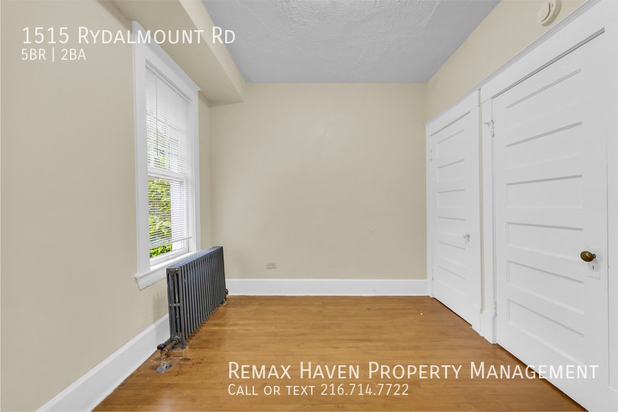 1515 Rydalmount Dr, Cleveland Heights - Spacious 5-bed 2-bath single-f property image