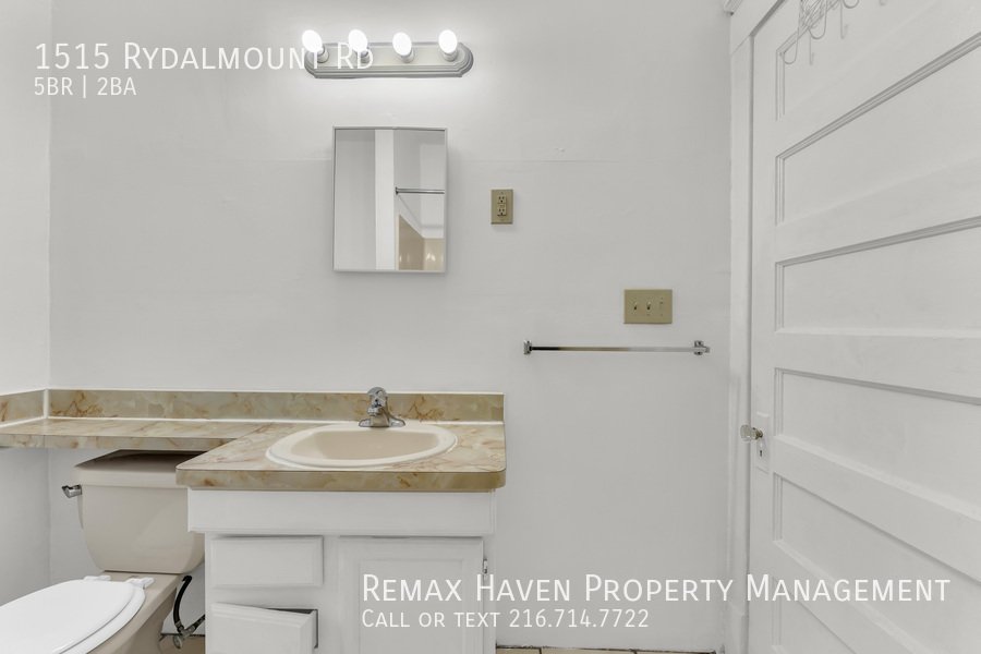 1515 Rydalmount Dr, Cleveland Heights - Spacious 5-bed 2-bath single-f property image