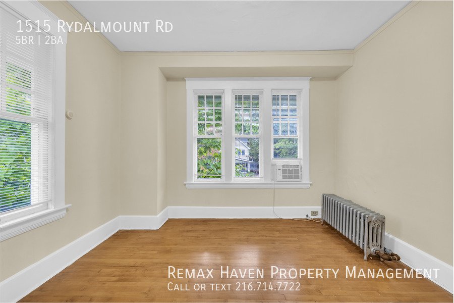 1515 Rydalmount Dr, Cleveland Heights - Spacious 5-bed 2-bath single-f property image