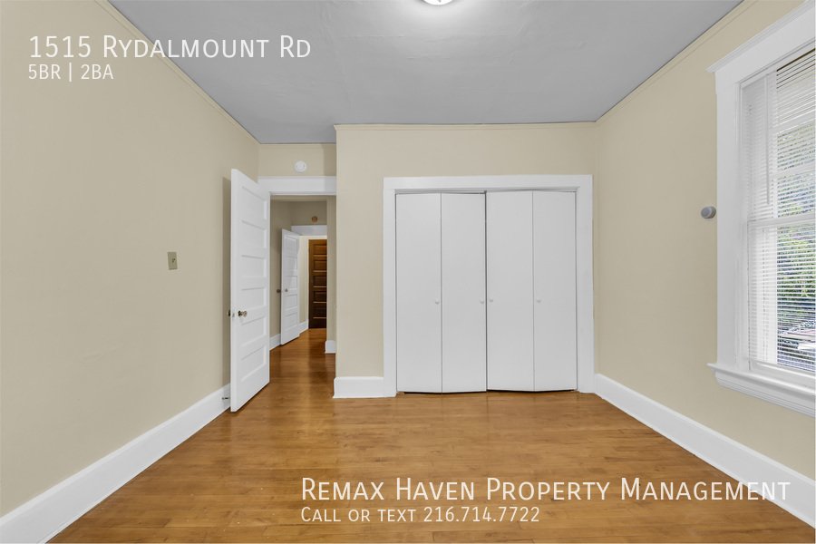 1515 Rydalmount Dr, Cleveland Heights - Spacious 5-bed 2-bath single-f property image