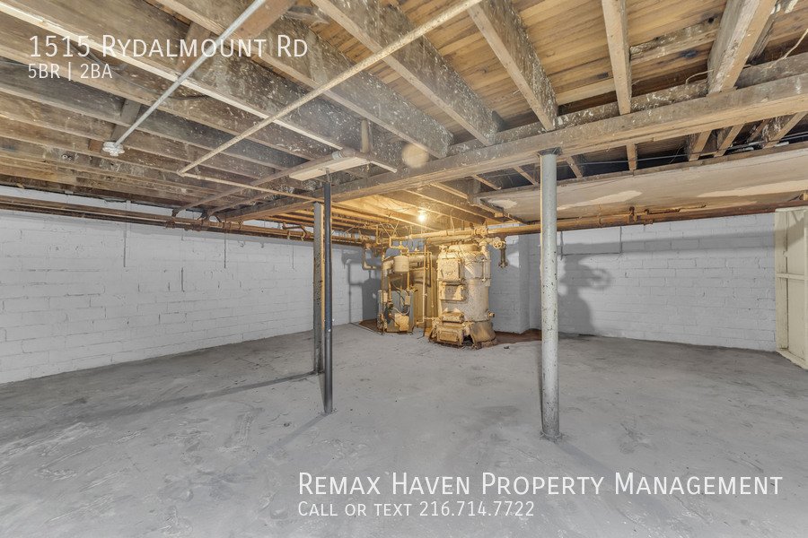 1515 Rydalmount Dr, Cleveland Heights - Spacious 5-bed 2-bath single-f property image