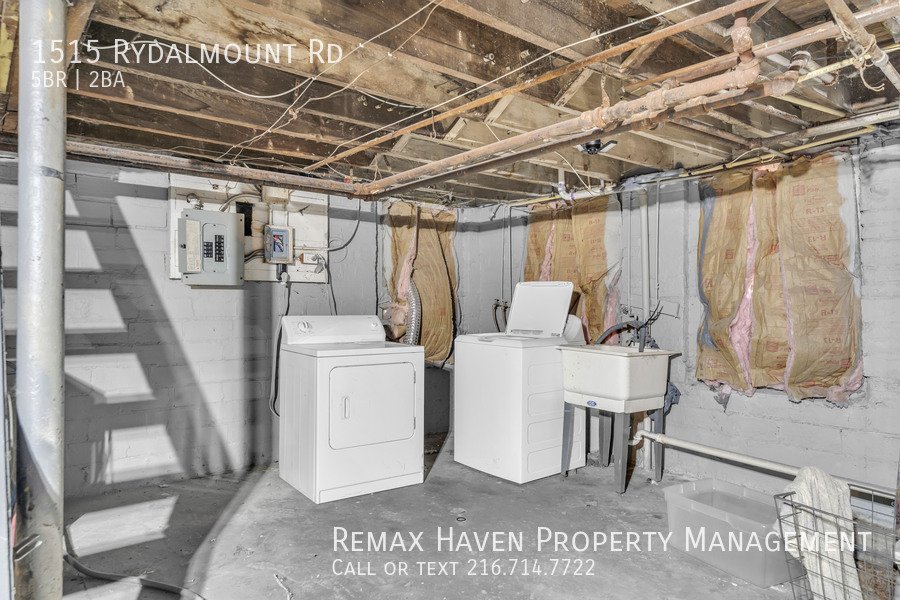 1515 Rydalmount Dr, Cleveland Heights - Spacious 5-bed 2-bath single-f property image