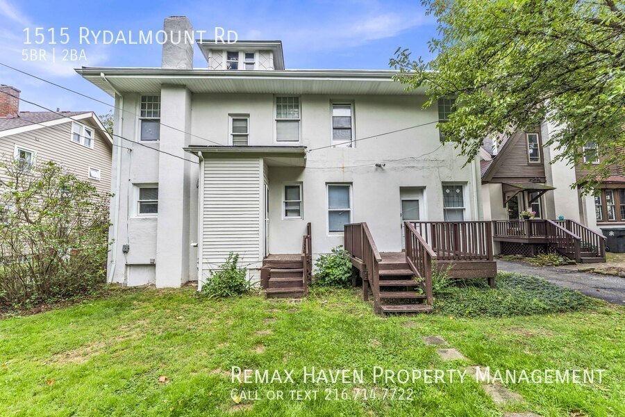 1515 Rydalmount Dr, Cleveland Heights - Spacious 5-bed 2-bath single-f property image