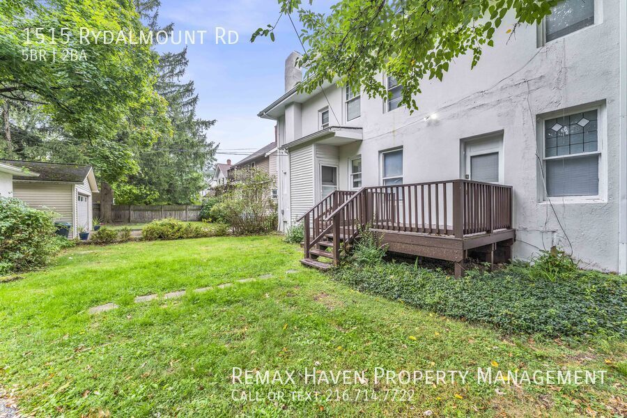 1515 Rydalmount Dr, Cleveland Heights - Spacious 5-bed 2-bath single-f property image