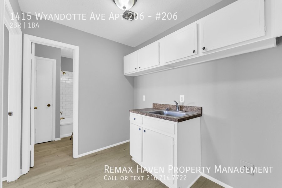 1415 Wyandotte Ave | #206, Lakewood - Spacious 2-bed 1-bath multi-fami property image