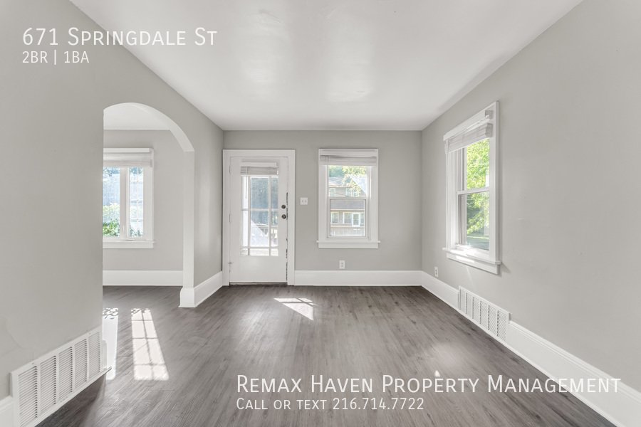 671 Springdale St, Akron - Spacious 2-bed 1-bath single-family home! property image