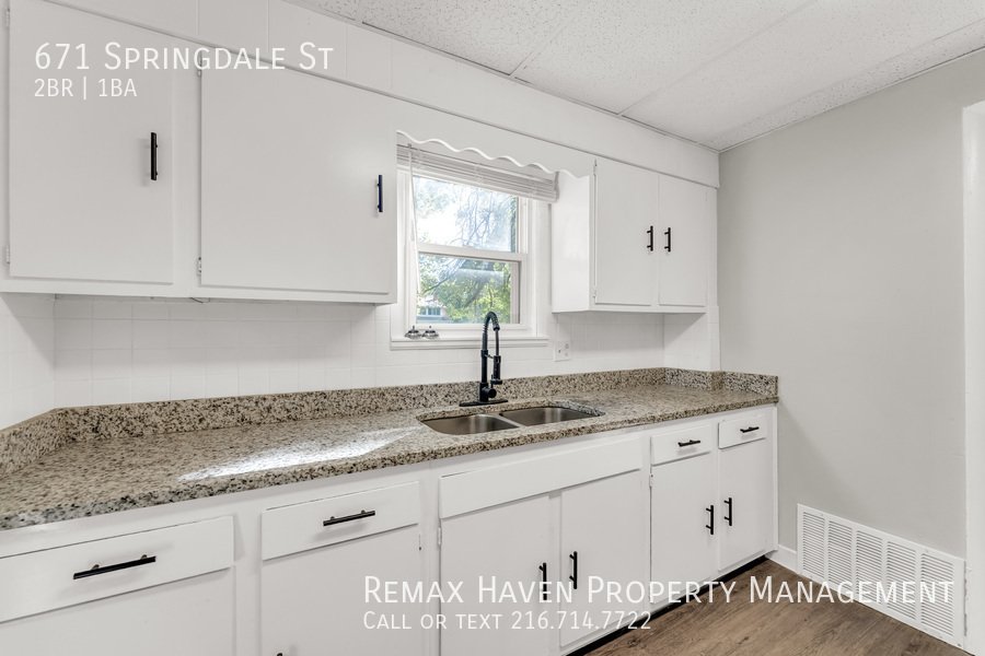 671 Springdale St, Akron - Spacious 2-bed 1-bath single-family home! property image