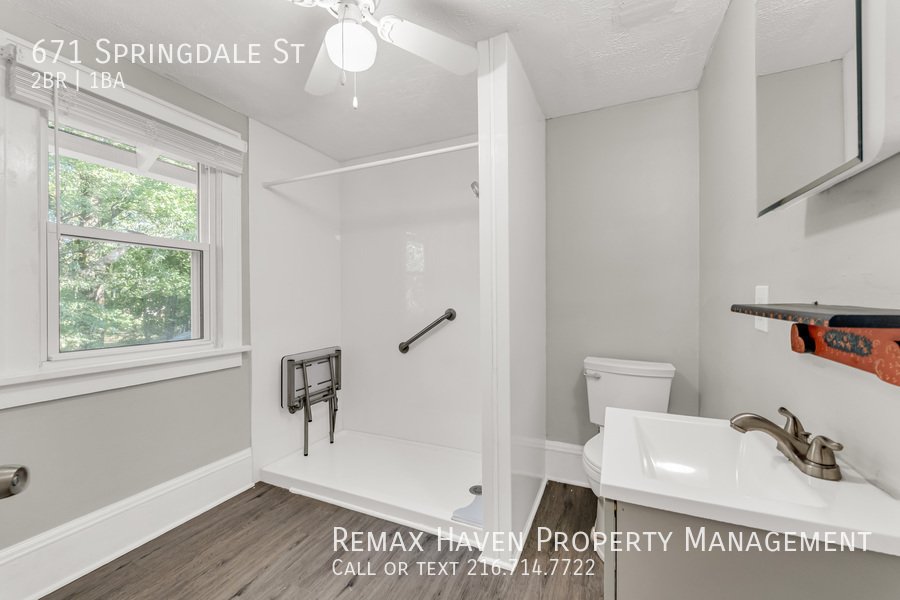 671 Springdale St, Akron - Spacious 2-bed 1-bath single-family home! property image