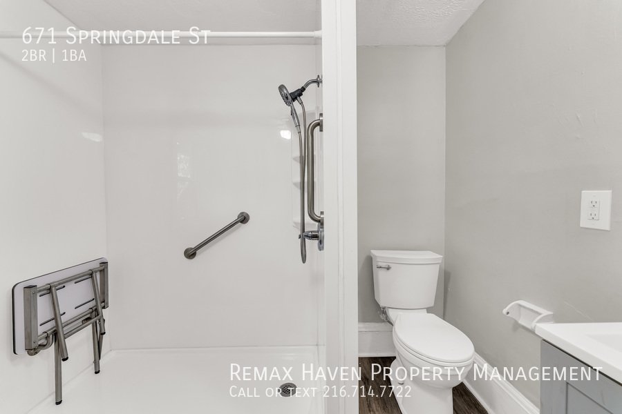 671 Springdale St, Akron - Spacious 2-bed 1-bath single-family home! property image