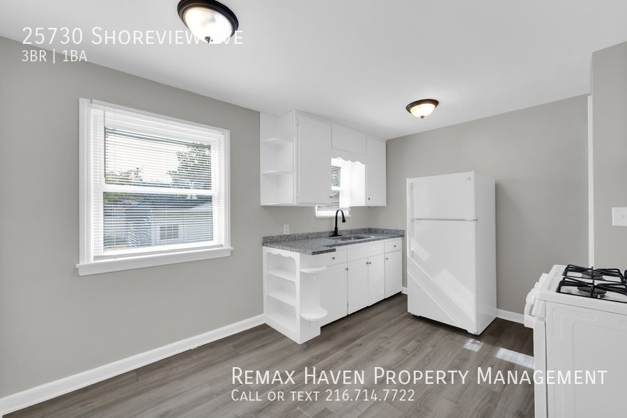 25730 Shoreview Ave, Euclid - Spacious 3-bed 1-bath single-family home property image