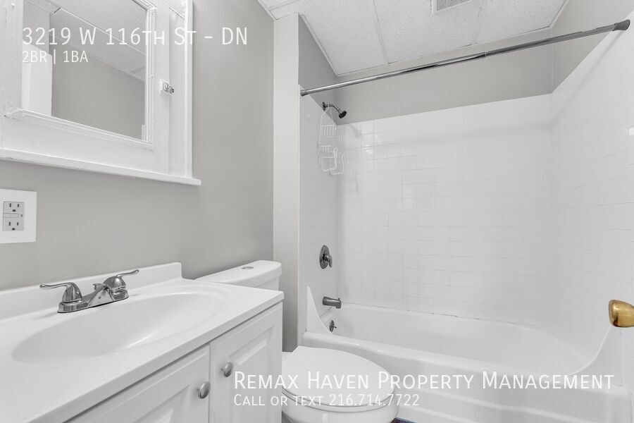 3219 W 116th St | DN, Cleveland - Spacious 2-bed 1-bath multi-family home! property image