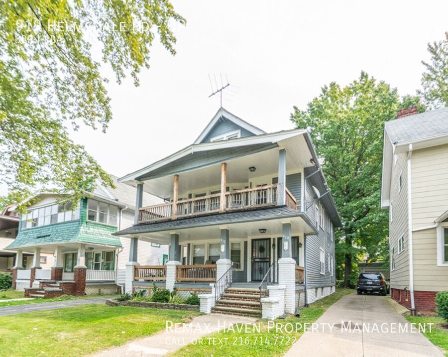917 Helmsdale Rd | UP, Cleveland Heights - Spacious 3-bed 1-bath multi-family home!  property image