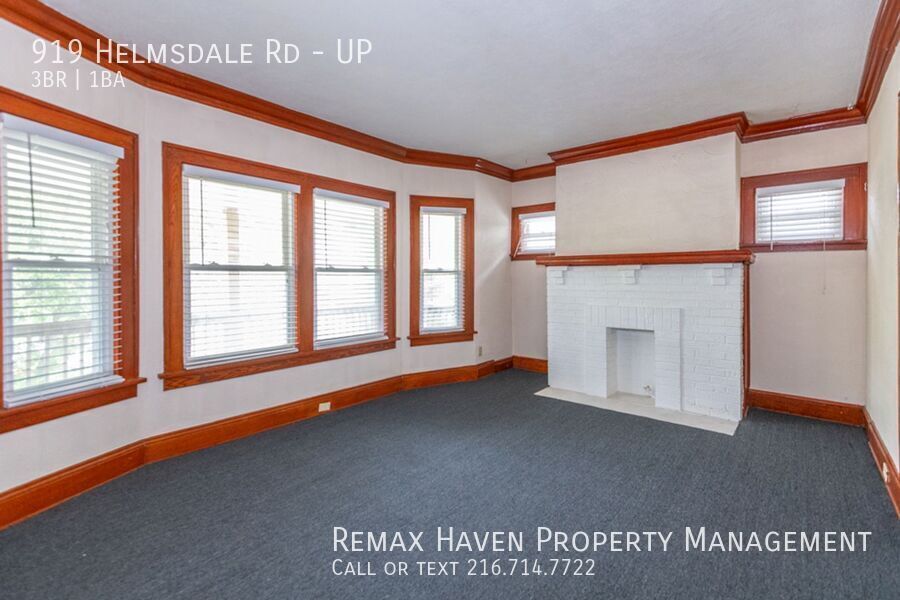 917 Helmsdale Rd | UP, Cleveland Heights - Spacious 3-bed 1-bath multi-family home!  property image