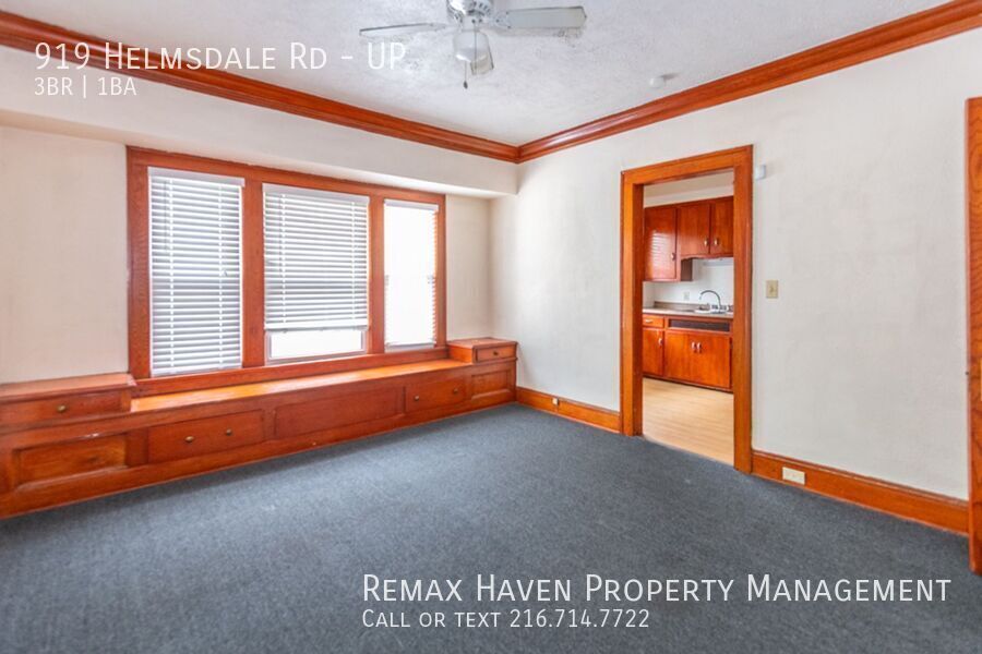 917 Helmsdale Rd | UP, Cleveland Heights - Spacious 3-bed 1-bath multi-family home!  property image