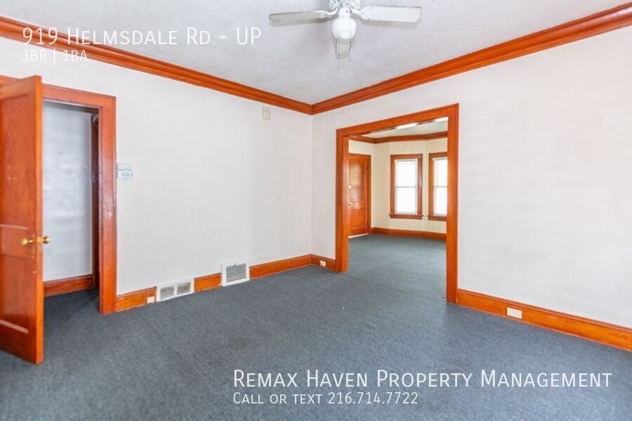 917 Helmsdale Rd | UP, Cleveland Heights - Spacious 3-bed 1-bath multi-family home!  property image