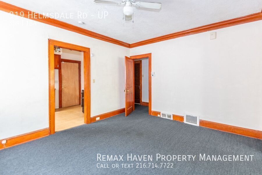 917 Helmsdale Rd | UP, Cleveland Heights - Spacious 3-bed 1-bath multi-family home!  property image