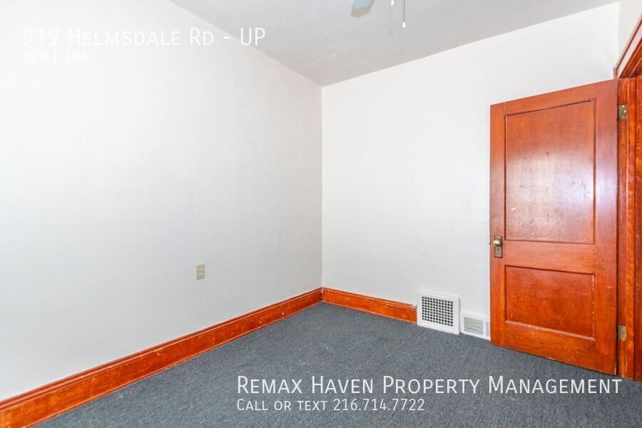 917 Helmsdale Rd | UP, Cleveland Heights - Spacious 3-bed 1-bath multi-family home!  property image