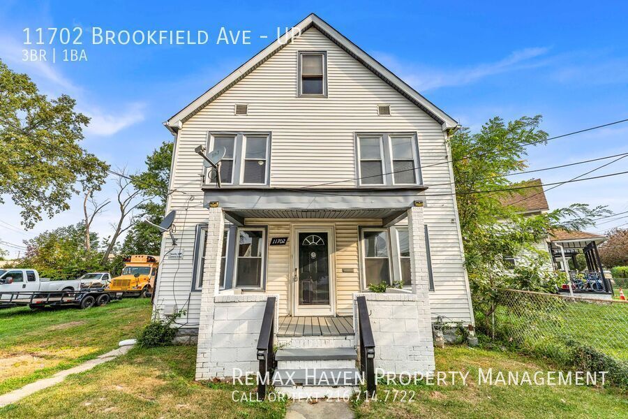 11702 Brookfield Ave | UP, Cleveland - Spacious 3-bed 1-bath multi-family home! property image