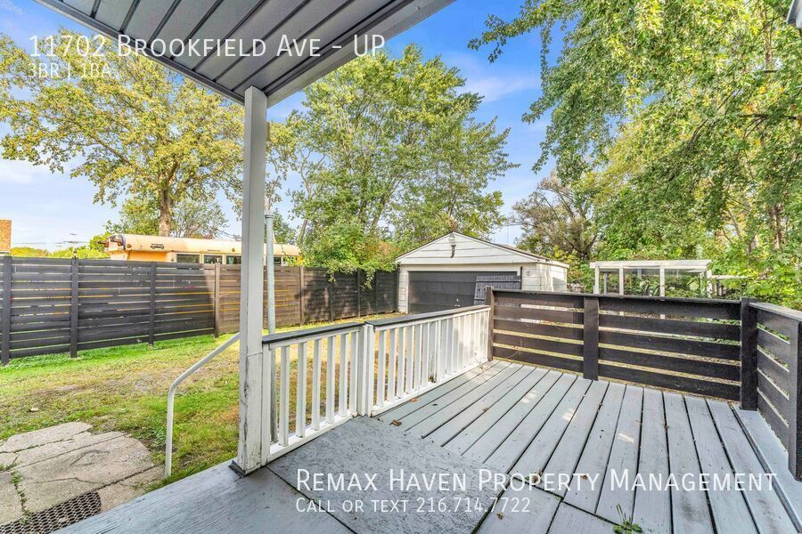 11702 Brookfield Ave | UP, Cleveland - Spacious 3-bed 1-bath multi-family home! property image