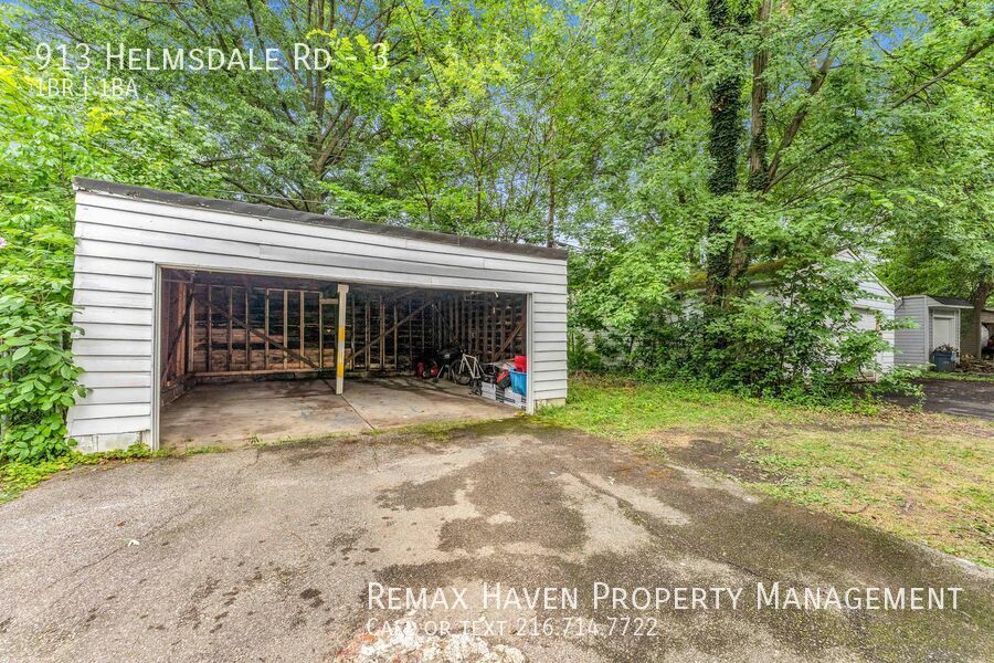 915 Helmsdale Rd | Unit 3, Cleveland Heights- Spacious 1 bed 1 bath multi-family home! property image