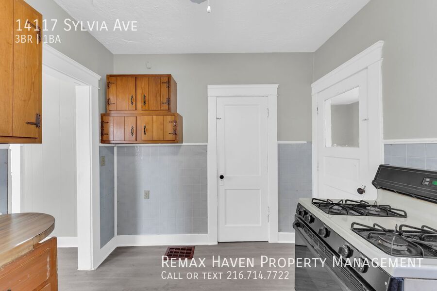 14117 Sylvia Ave, Cleveland - Spacious 3-bed 1-bath single-family home! property image