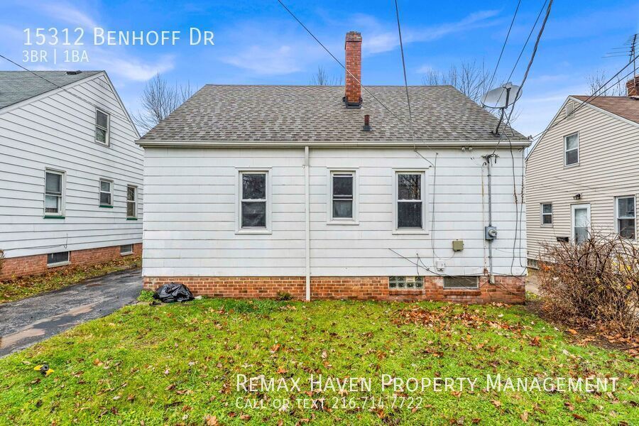 15312 Benhoff Dr, Maple Heights - Spacious 3-bed 1-bath single-family home! property image