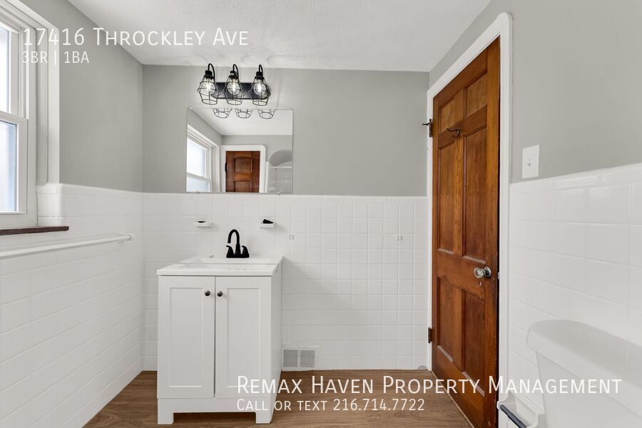 17416 Throckley Ave, Cleveland - Spacious 3-bed 1-bath single-family home! property image