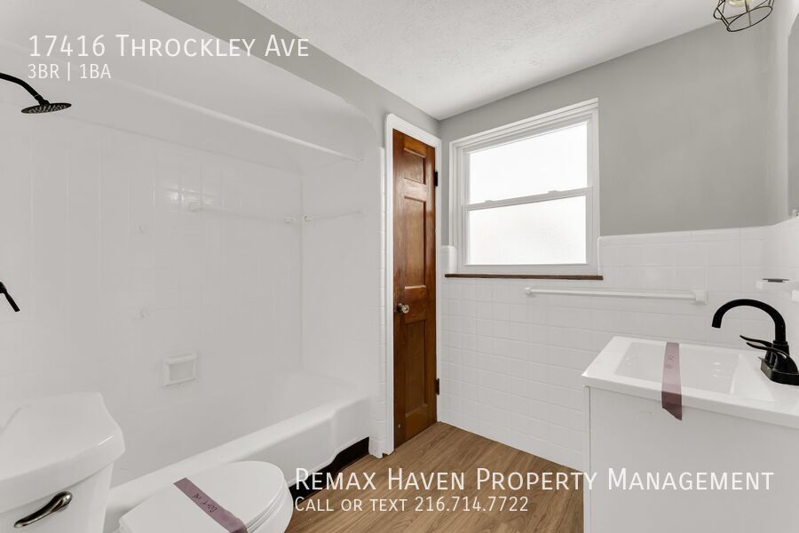 17416 Throckley Ave, Cleveland - Spacious 3-bed 1-bath single-family home! property image