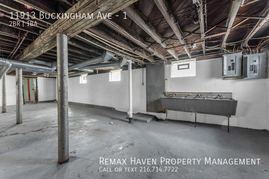 11913 Buckingham Ave | DN, Cleveland - Spacious 2-bed 1-bath multi-family home! property image
