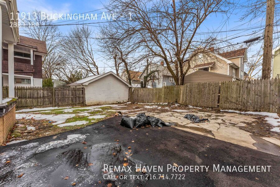 11913 Buckingham Ave | DN, Cleveland - Spacious 2-bed 1-bath multi-family home! property image