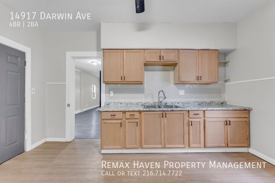 14917 Darwin Ave, Cleveland - Spacious 4-bed 2-bath single-family home! property image