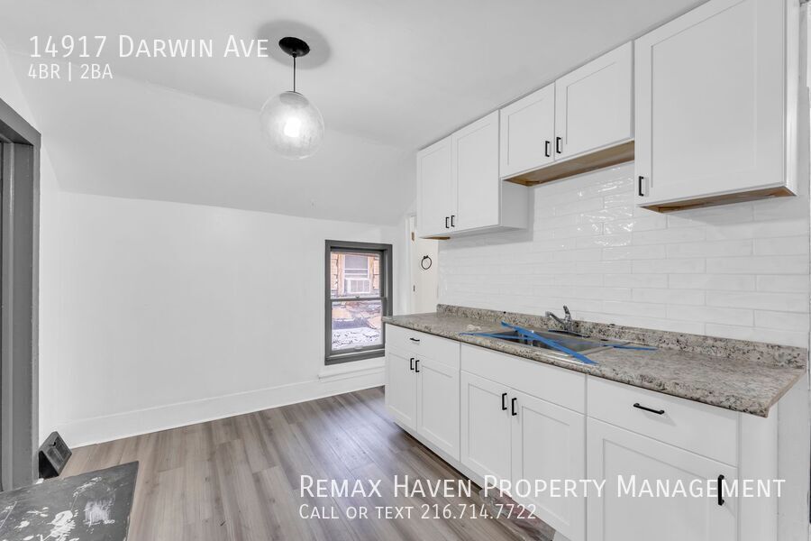 14917 Darwin Ave, Cleveland - Spacious 4-bed 2-bath single-family home! property image